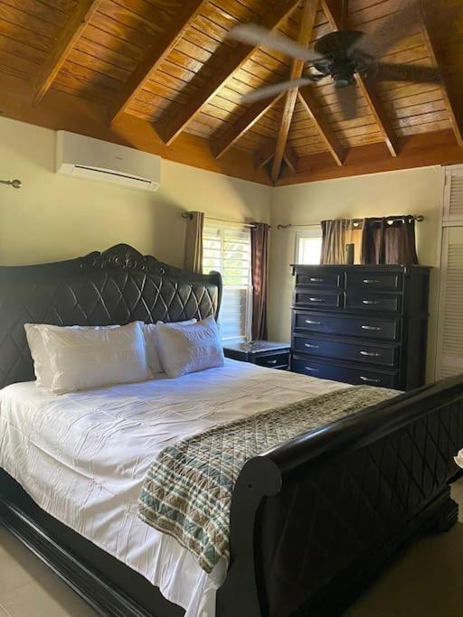 Sunset Palms & Villa Management Ltd Richmond Екстериор снимка