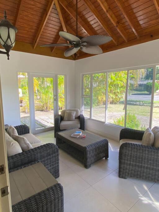 Sunset Palms & Villa Management Ltd Richmond Екстериор снимка