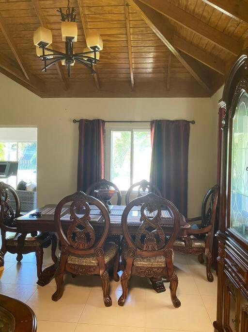 Sunset Palms & Villa Management Ltd Richmond Екстериор снимка